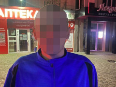 У Білій Церкві невідомий чоловік посеред вулиці погрожував перехожим пістолетом