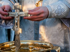 Ірпінські священики знайшли новий метод боротьби з коронавірусом (ВІДЕО)
