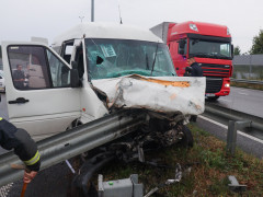 Під Києвом легковий автомобіль протаранив маршрутку із пасажирами: є жертви (ВІДЕО, ФОТО)