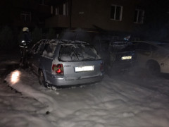 У Петропавлівській Борщагівці згоріли два автомобілі (ФОТО)