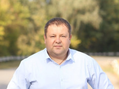 На Київщині вантажівки нахабно руйнують дороги