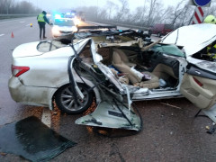 На Яготинщині вантажівка Volvo перетворила Lexus у груду металу
