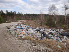 Автотраси Київщини перетворюють на сміттєзвалища
