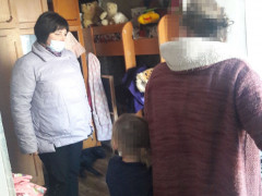 Соцпрацівники відвідали сім'ї в складних обставинах у Рокитному