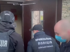 Під Києвом поліція "накрила" підпільний центр із виготовлення фейкових документів (ВІДЕО)