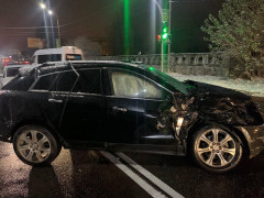 Невдалі маневри: у Вишгороді водійка кадилака спричинила ДТП із постраждалими (ФОТО)