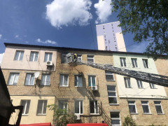 У Коцюбинському десять рятувальників гасили пожежу в квартирі