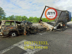 Жахлива ДТП під Києвом: водій згорів заживо (ФОТО, ВІДЕО)