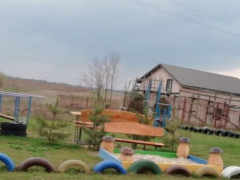 Жителі Дмитрівської громади власноруч облаштували дитячий майданчик
