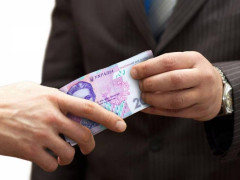 У Борисполі заступник міського голови систематично отримував хабарі 