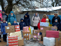 До Білої Церкви німецькі благодійники привезли більше тисячі подарунків (ФОТО) 