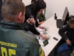 У "Борисполі" іноземець намагався дати хабар прикордоннику