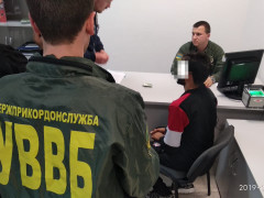 У "Борисполі" індусу не вдалося підкупити прикордонників (ФОТО)  