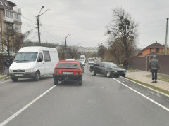 В Обухові водій на "євроблясі" зіткнувся з мікроавтобусом