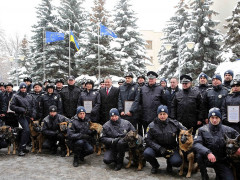 Поліцейських псів Київщини будуть возити на нових машинах