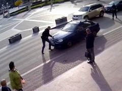 Перед Ірпінською міськрадою п’яний водій наїхав на працівника "Муніципальної варти" (ВІДЕО)