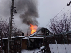 У Києво-Святошинському районі спалахнув будинок 