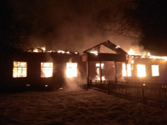 У Горностайполі згорів будинок культури (ФОТО)