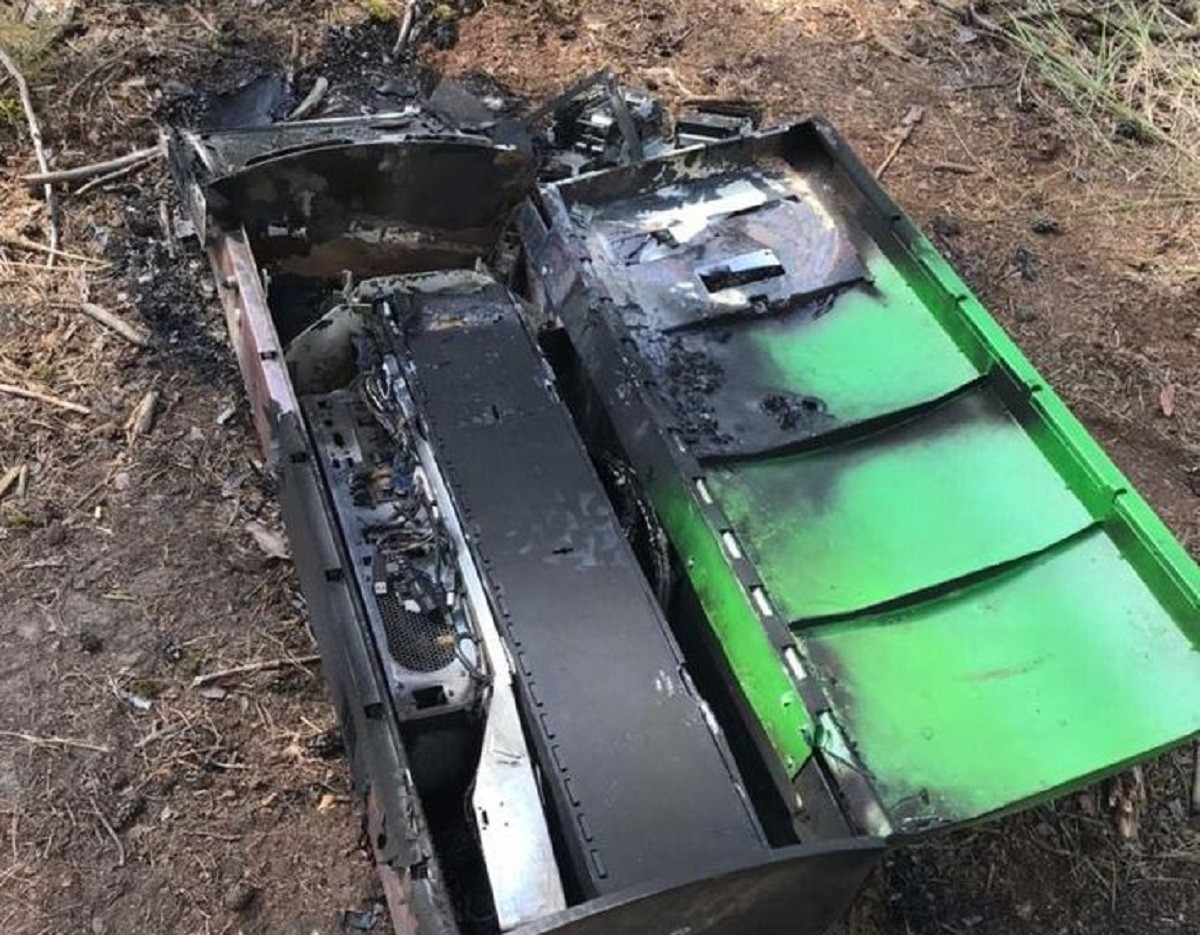 У Макарові зловмисники вкрали термінал та підпалили його