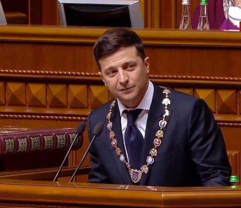Президент України Володимир Зеленський розпустив Верховну Раду