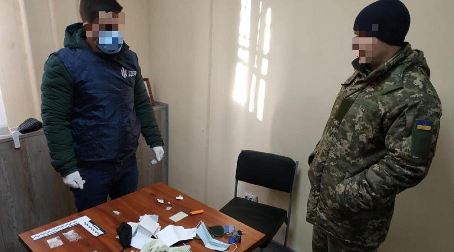 Працівника Білоцерківської колонії судитимуть за торгівлю психотропами (ФОТО)