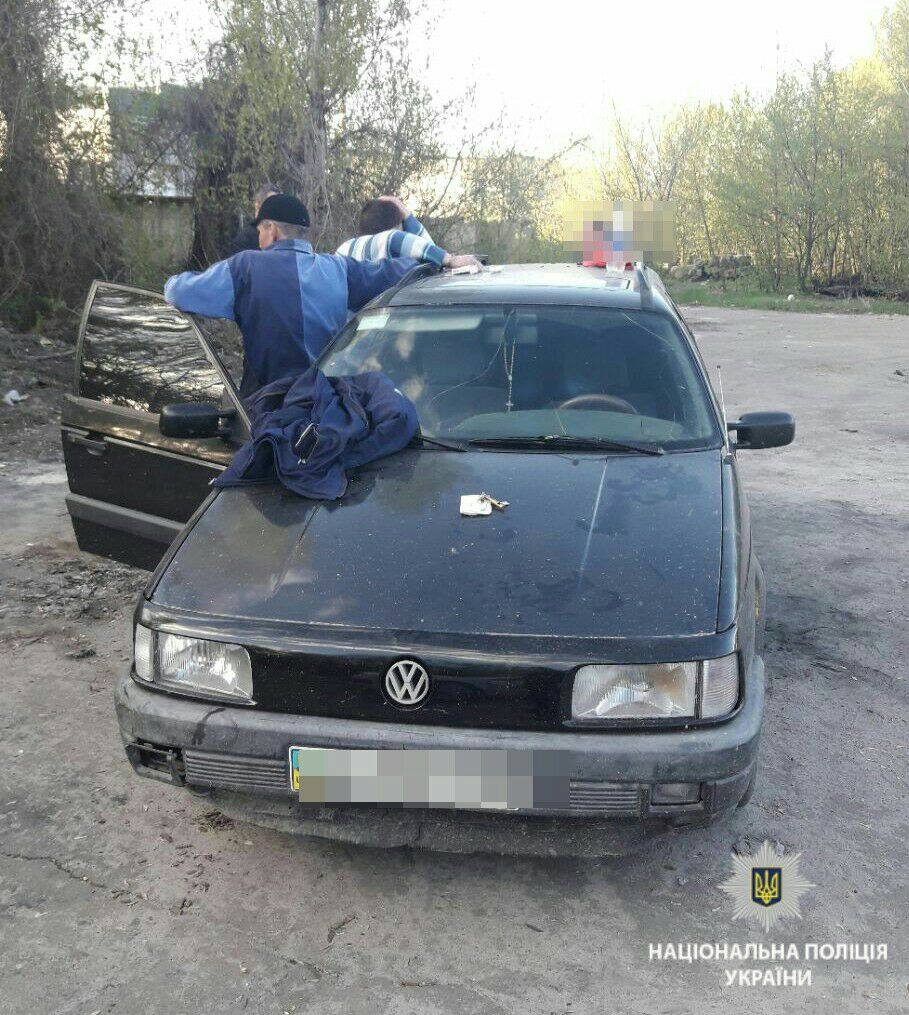 У Броварах поліцейські виявили у водія холодну зброю та наркотики (ФОТО)