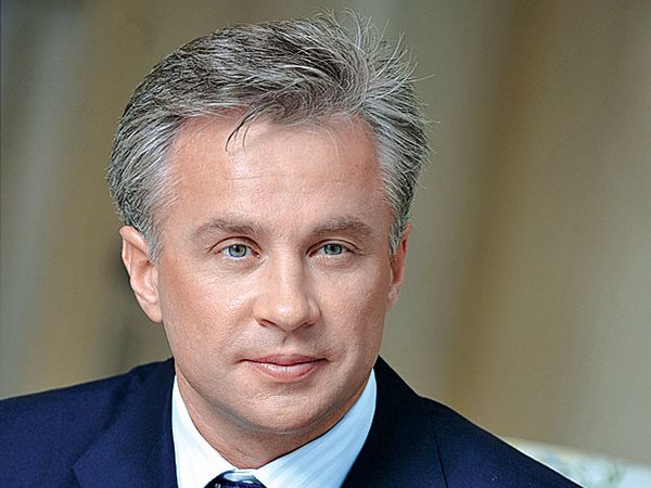Джипи олігарха Косюка зухвало роз'їжджають по "Феофанії" (ВІДЕО)