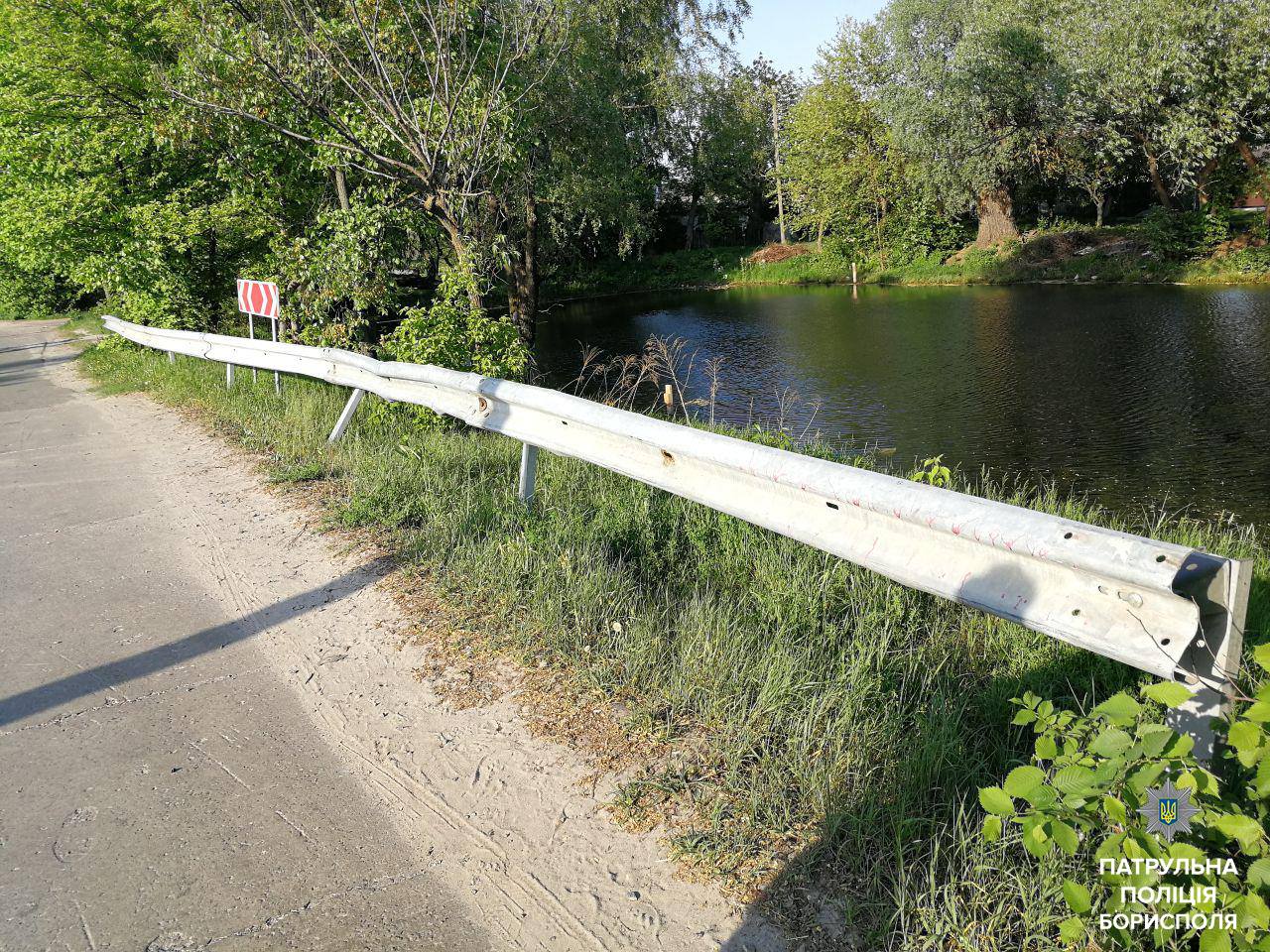Вирішив покупатись: у Борисполі "синій" водій ледь не з'їхав у ставок