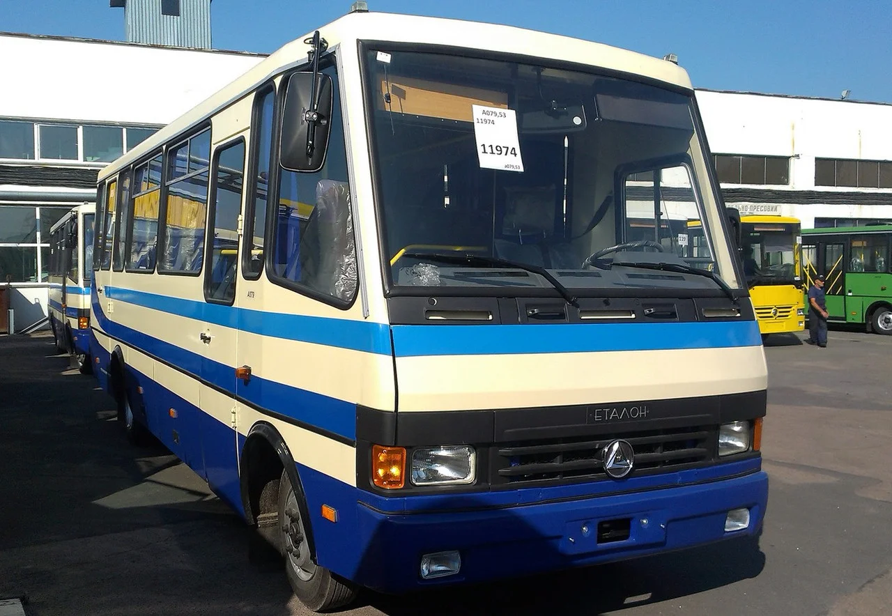 На Київщині водій автобуса їхав без увімкнених фар
