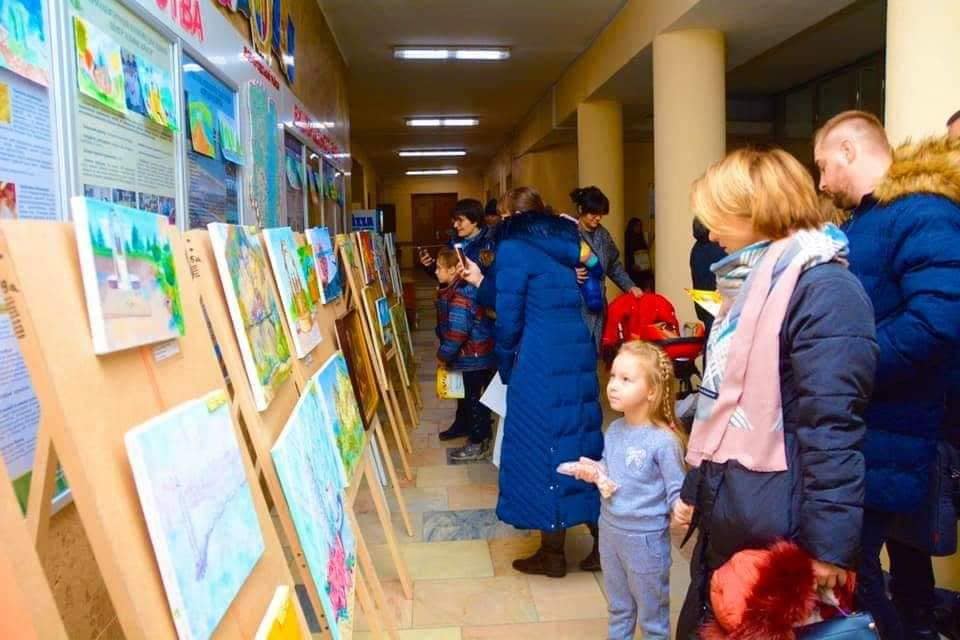 У Вишгороді відкрилася дитяча благодійна виставка картин (ФОТО)
