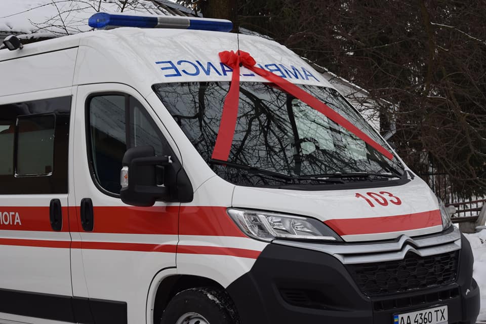 У Макарові медики отримали новий автомобіль екстреної медичної допомоги (ФОТО)
