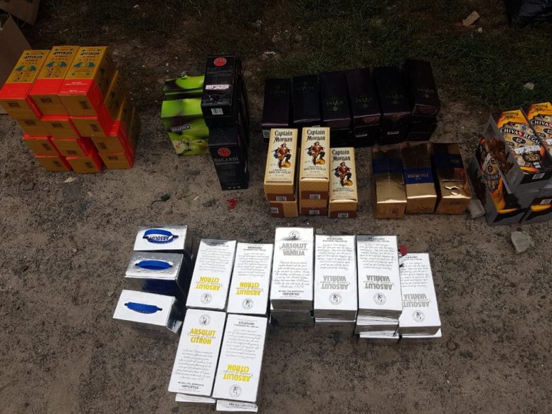 Під Борисполем викрили підпільний лікеро-горілчаний міні-завод