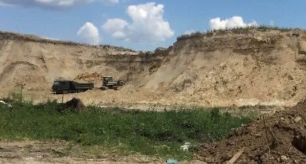 Голову акціонерного товариства судитимуть за незаконний видобуток піску в Бортничах