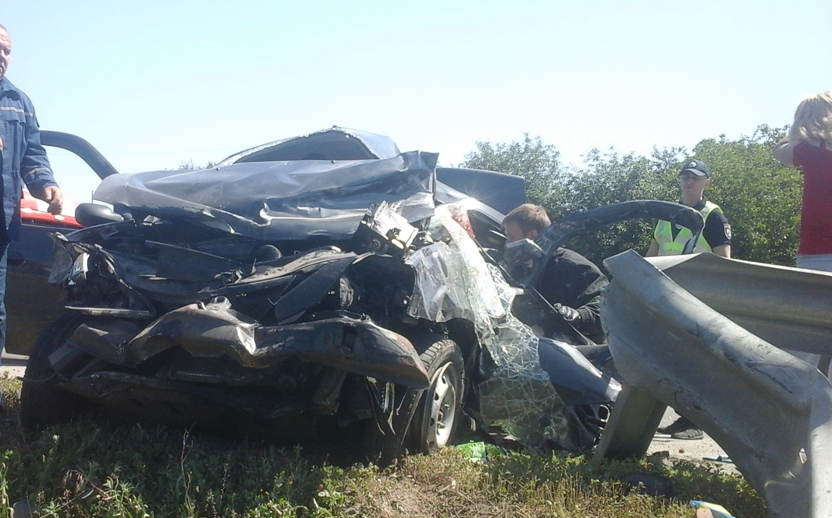 Пожежники з Гребінок врятували водія з залізної пастки