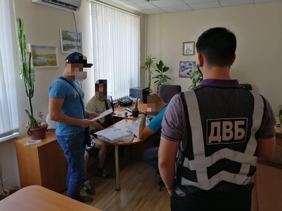 На Київщині посадовців Держгеокадастру викрили на масштабній земельній афері (ФОТО)