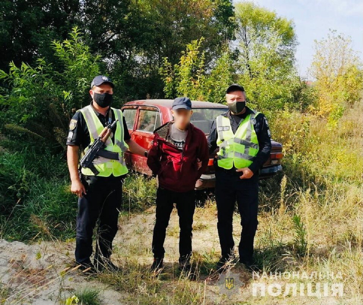 На Макарівщині юнак, щоб вразити дівчину, вкрав автомобіль
