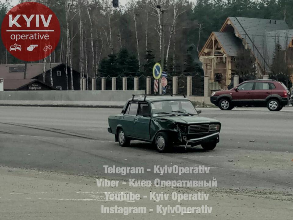 Моторошна ДТП під Києвом: "ВАЗ" не постраждав (ФОТО)