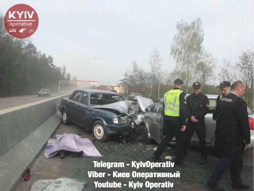 Жахлива ДТП під Києвом: один загиблий, двоє госпіталізованих (ФОТО)