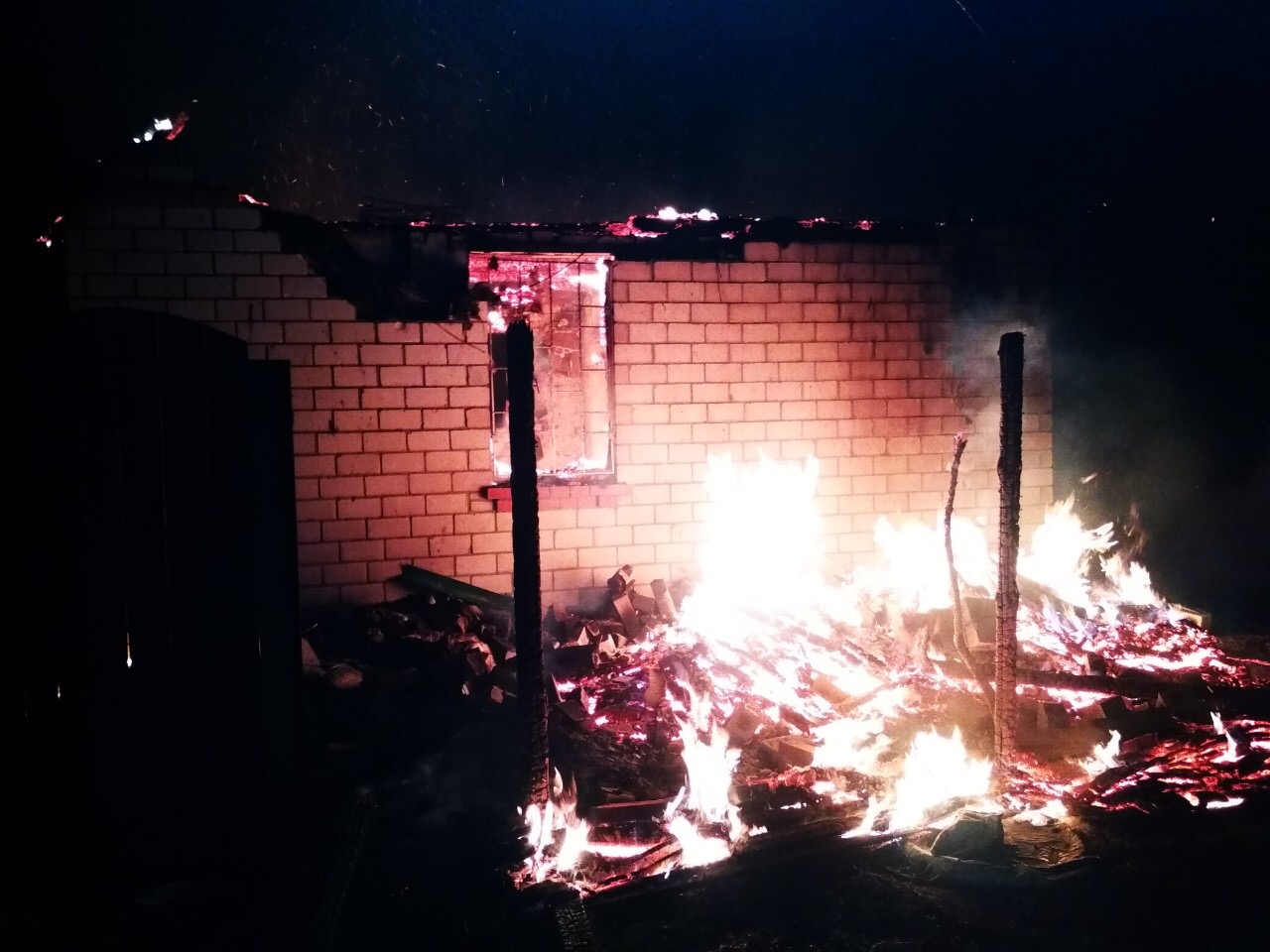 У Макарівському районі в садовому товаристві "Відрадне" сталася пожежа