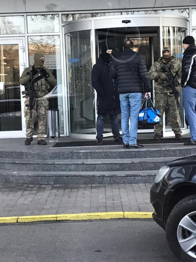 СБУ проводить обшуки у спортклубі Порошенка-Кононенка