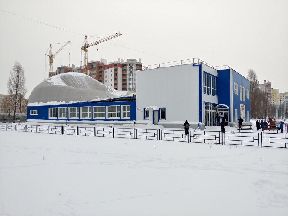 У Вишневому під час тренування на дітей обвалився дах новозбудованого спорткомплексу (ФОТО)