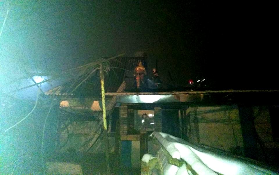 У Бородянці спалахнув будинок