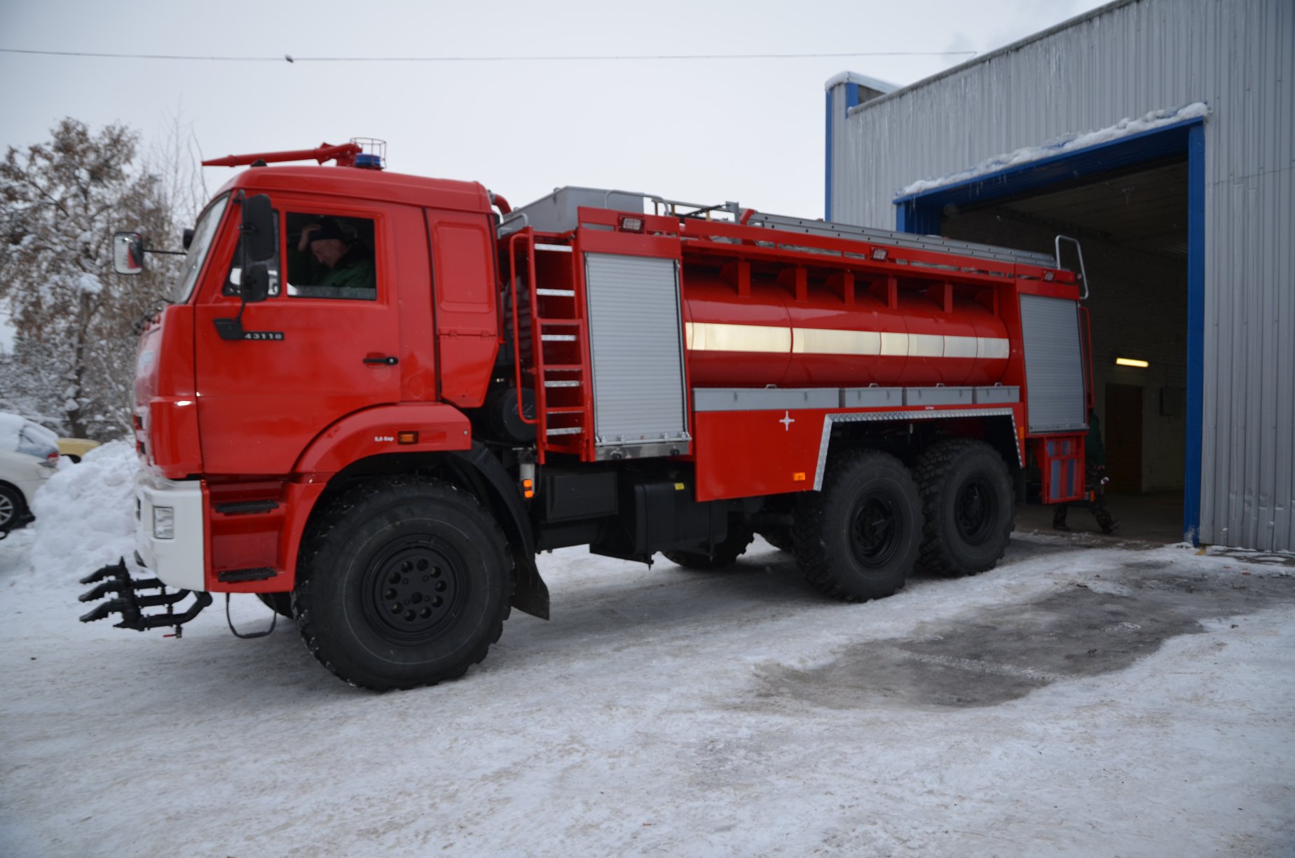 У Дмитрівці пожежно-рятувальна частини отримала новий автомобіль (ФОТО)