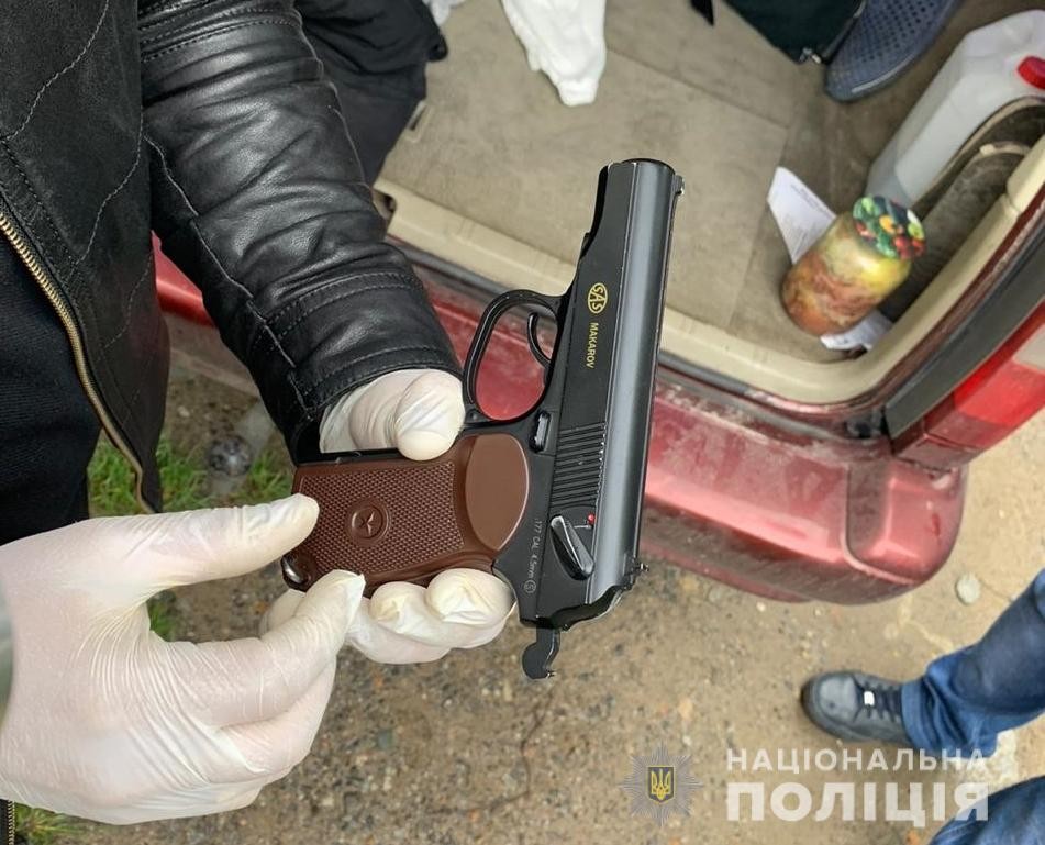 У Білій Церкві невідомі з пістолетом напали на підлітків (ФОТО)