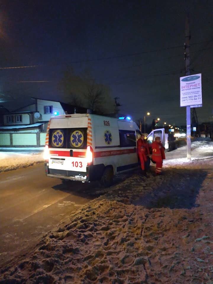 Під Києвом дівчина потрапила під колеса автомобіля