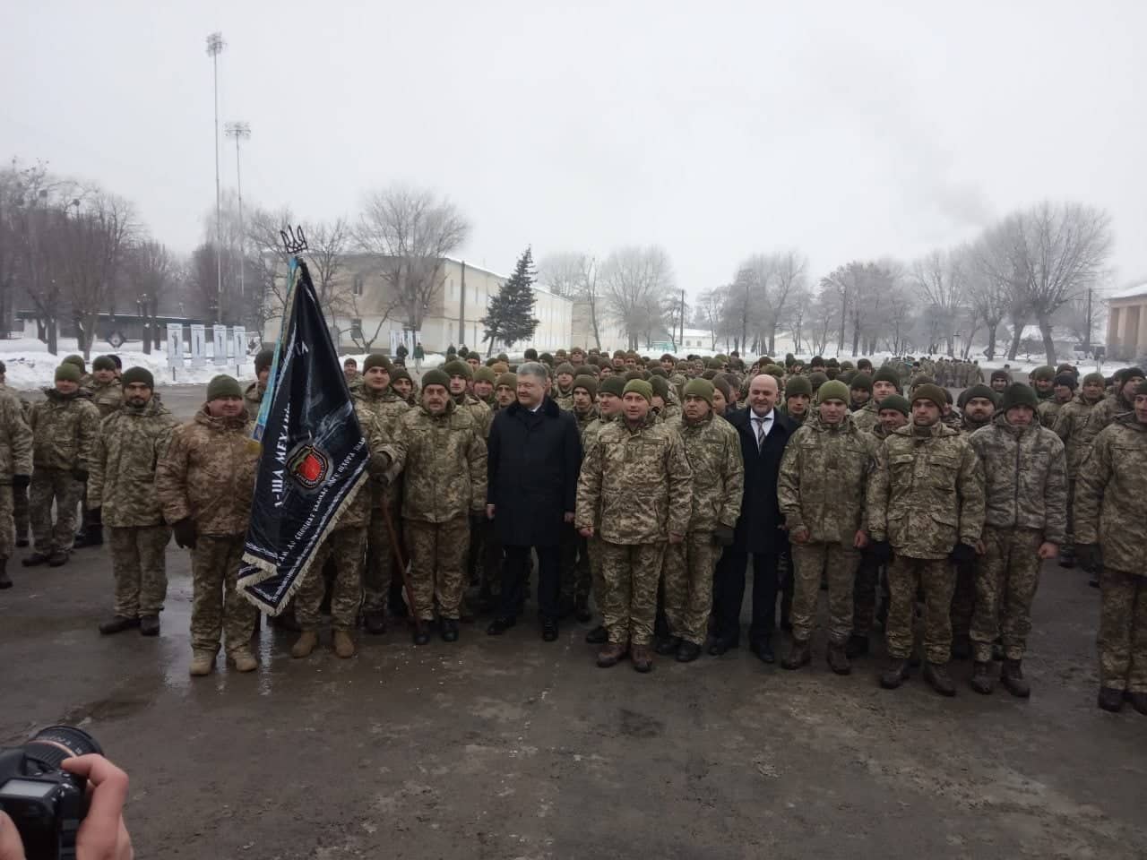 У Білій Церкві президент Порошенко зустрівся із 72-гою ОМБР імені Чорних Запорожців (ФОТО)