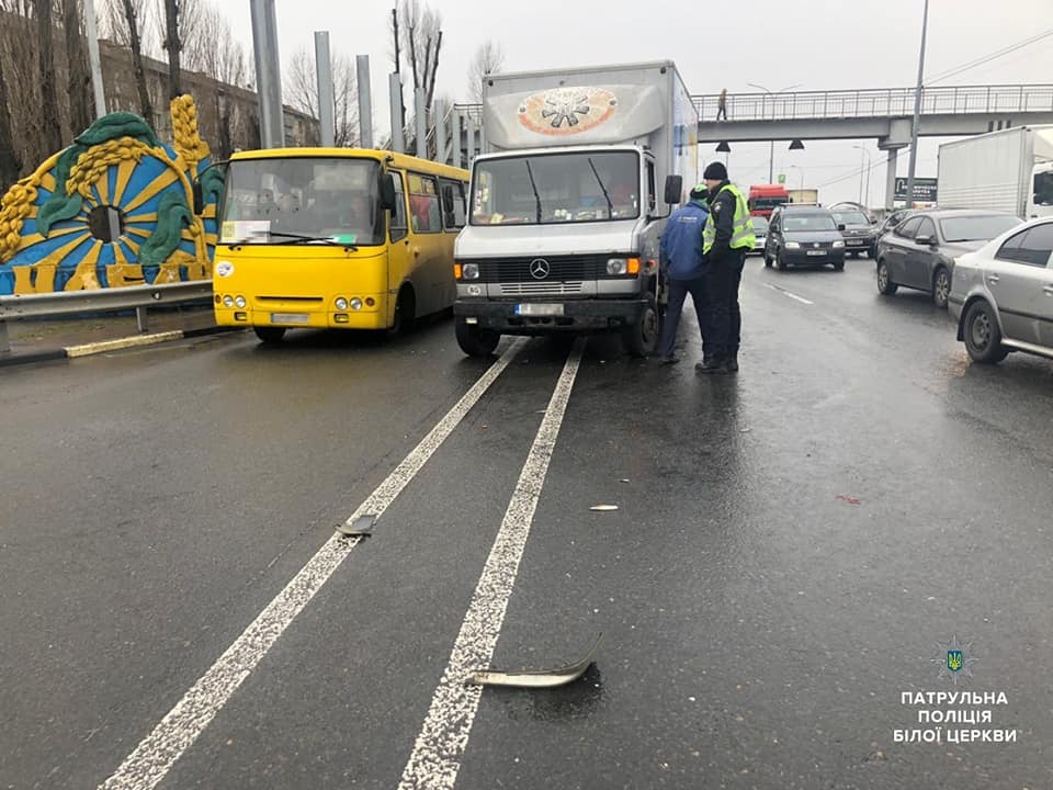 У Чабанах вантажівка врізалася у легковий автомобіль (ФОТО)