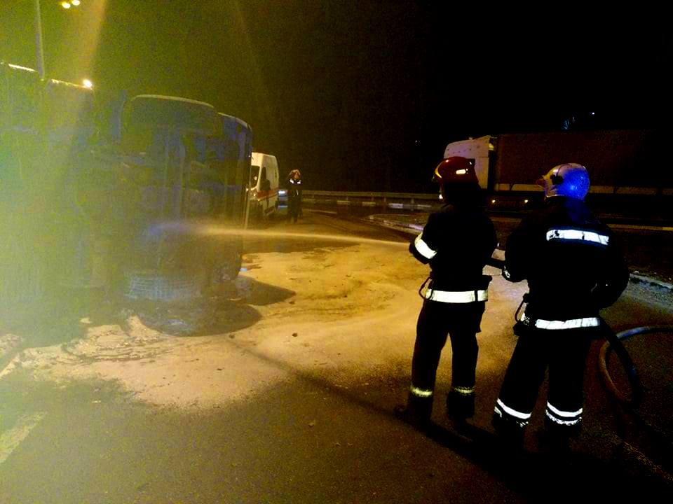 У Бородянці перекинулась вантажівка (ФОТО)