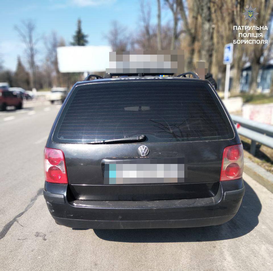 У Бориспільському районі затримали молодиків із фальшивими документами