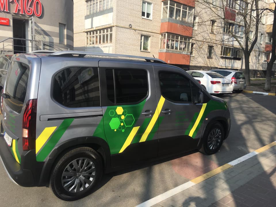 Бучанська ОТГ отримала 5 нових автомобілів (ФОТО)